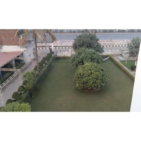 Hotel Sangam, 瓦拉纳西 外观 照片