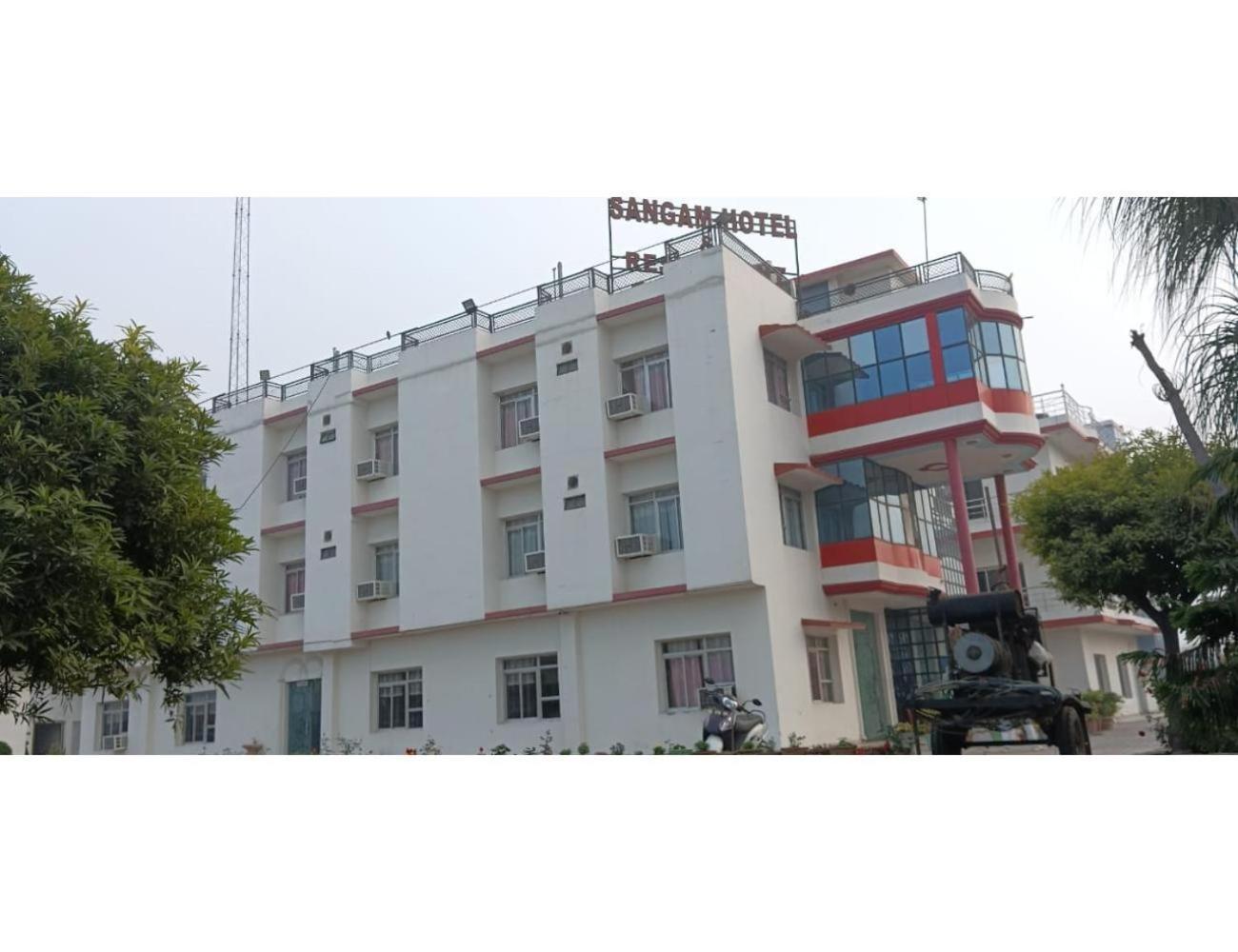 Hotel Sangam, 瓦拉纳西 外观 照片